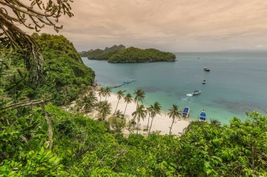 Doğal deniz lagün ve Cennet plaj ve Adaları, Angthong Ulusal Deniz Parkı Tayland, hava uçak görünümü tropikal peyzaj