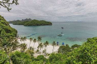Doğal deniz lagün ve Cennet plaj ve Adaları, Angthong Ulusal Deniz Parkı Tayland, hava uçak görünümü tropikal peyzaj
