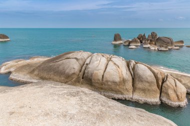 Hin Ta ve Hin Yai kayalar ve masmavi deniz. Bir ünlü yer büyükanne ve büyükbaba Koh Samui Adası, Tayland