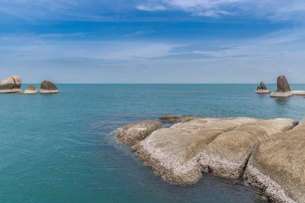 Hin Ta and Hin Yai Rocks and azure sea. A famous place Grandmother and Grandfather in Koh Samui island, Thailand — Stock Photo, Image