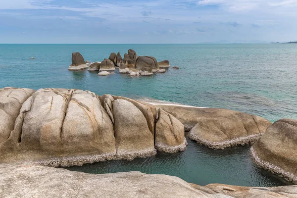 Hin Ta and Hin Yai Rocks and azure sea. A famous place Grandmother and Grandfather in Koh Samui island, Thailand — Stock Photo, Image