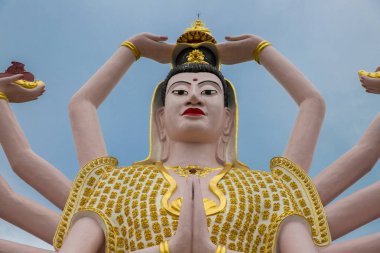 Daha fazla el Wat Plai Laem tapınak Koh Samui Tayland ada Shiva büyük heykel