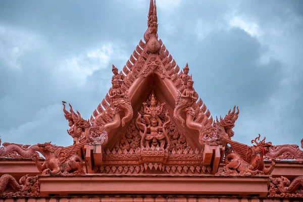Ratchathammaram czerwony świątyni Wat tylko w Koh Samui, Tajlandia — Zdjęcie stockowe