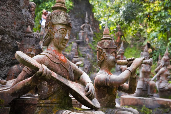 Eski Antik Taş heykellerin sırrını Budizm Magic Bahçe, Koh Samui, Tayland