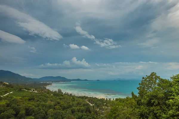 Panoramatický letecký pohled na ostrově Koh Samui, Thajsko v zamračený den — Stock fotografie