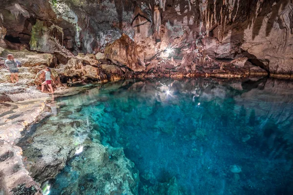 Magic Hinagdanan mağara gölde Panglao Adası Bohol, Filipinler