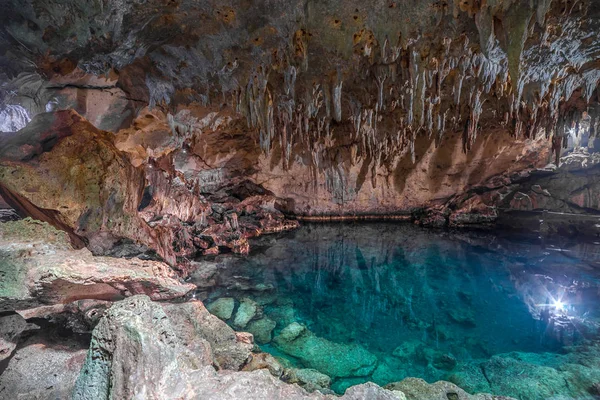 Lago de las Cuevas Cenote Suytun en Valladolid, Yucatán México — Foto de Stock