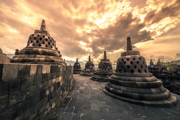 Dramatic sunset Borobudur Temple at sunset Yogyakarta, Java, Indonesia. — Stock Photo, Image