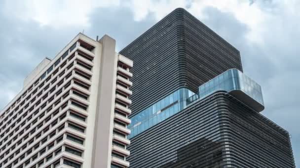 Futurista Oficina de edificio moderno con fachada de vidrio. Timelapse 4K — Vídeo de stock