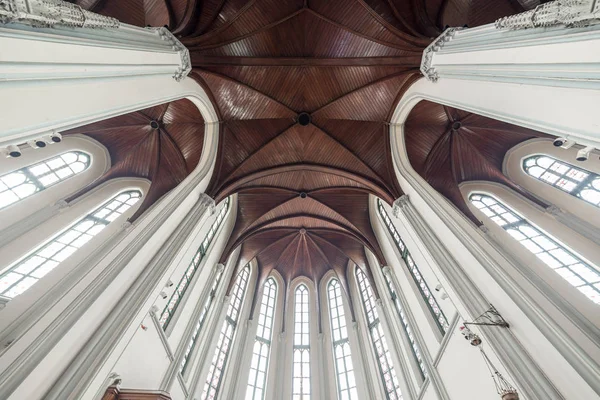 Interiör vy av Jakarta katolska kyrkan. Jakarta, Indonesien - juni 2018 — Stockfoto