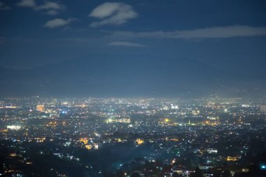 Hava gece şehir manzarasına Bandung Cityscape, West Java, Endonezya