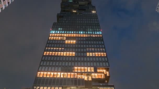 Closeup King Power Mahanakhon is het nieuwe hoogste gebouw in Bangkok, Thailand. Juli 2018 — Stockvideo