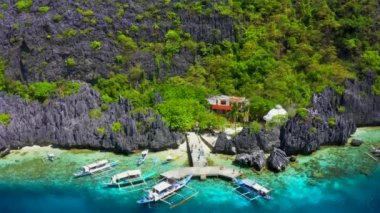 Matinloc Adası El Nido Palawan Philipines güzel plaj sadece birkaç adım tapınak yakınındaki tepeye kadar sonra birçok mercan ile berrak mavi su bulacaksınız