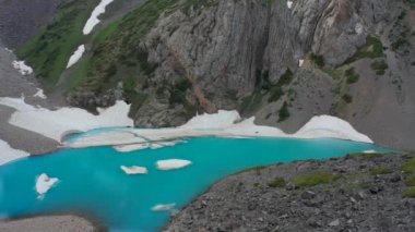 Ross Lake, North Cascades Ulusal Parkı, Washington, ABD. Hava görüntüsü 4K