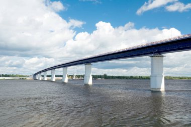 Kama Nehri üzerinde Kambarka Udmurtya köprü