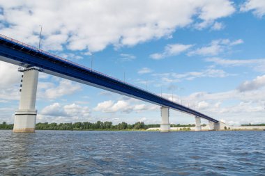 Kama Nehri üzerinde Kambarka Udmurtya köprü