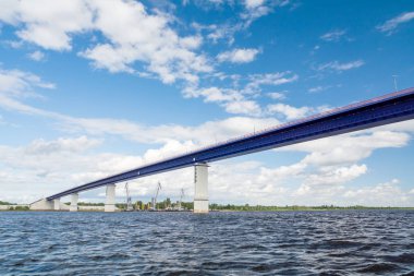 Kama Nehri üzerinde Kambarka Udmurtya köprü