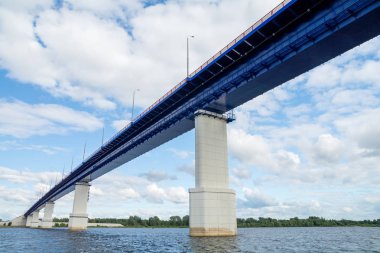 Kama Nehri üzerinde Kambarka Udmurtya köprü