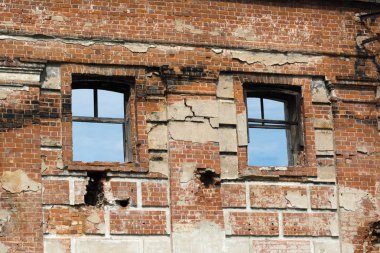 yıkık bir binada eski windows
