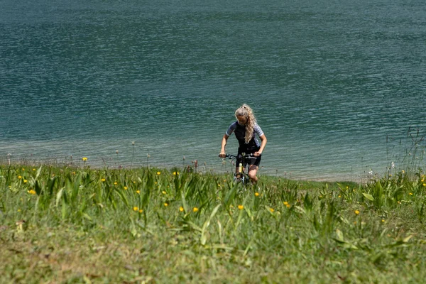 Life Style Woman Long Blond Hair Mountain Bike Swiss Alps — Stock Photo, Image