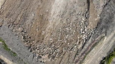 İnşaat alanı İHA 'sı karavan ve kamyonlarla uçuyor.