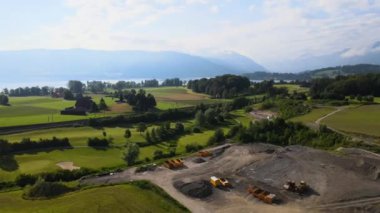 İsviçre, von Holzhusern golf sahasının üzerinden zug Gölü ve sondaj sahnesi.