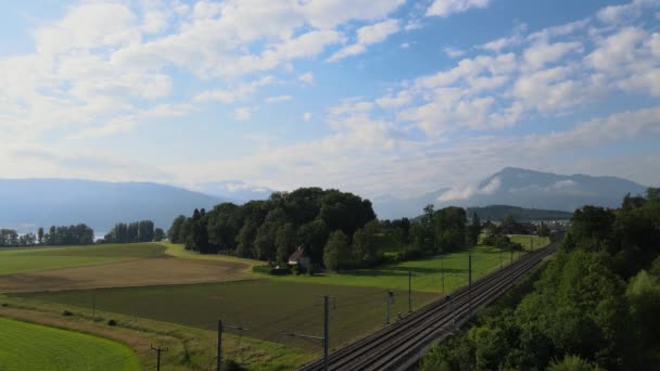 Tiro Areal Zug Lago Plataforma Sobre Campo Golf Von Holzhusern — Vídeos de Stock