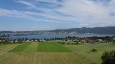 İsviçre, von Holzhusern golf sahasının üzerinden zug Gölü ve sondaj sahnesi.