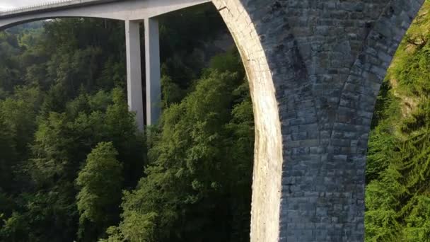 スイスのツーク川に架かる2つの橋 — ストック動画