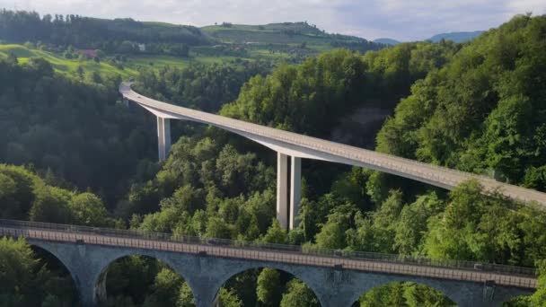 Två Broar Över Lorze River Zug Schweiz — Stockvideo