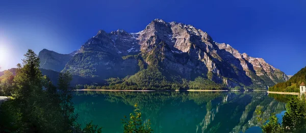Montañas Suizas Lago Alpes Escénicos Vista Del Carril Trekking Estilo —  Fotos de Stock