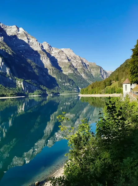 Montañas Suizas Lago Alpes Escénicos Vista Del Carril Trekking Estilo —  Fotos de Stock