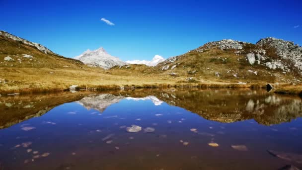 Vuelo Con Drones Sobre Grimselpass Suiza 2168 Metros Ingenio Lagos — Vídeos de Stock