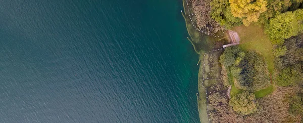 Drone Shot Van Mensen Zwemmen Het Meer — Stockfoto