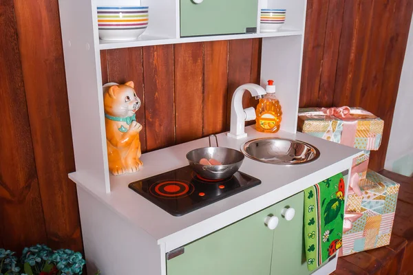 Blanco Con Puertas Verdes Juego Cocina Infantil Para Niñas Con —  Fotos de Stock