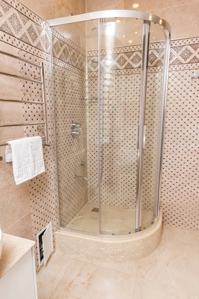 Dairenin Banyosunda Duş Kabini Otel — Stok fotoğraf