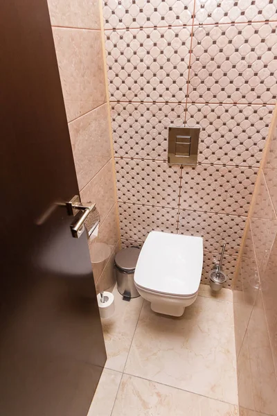 Salle Toilettes Lumineuse Avec Dans Salle Bain Dans Appartement Hôtel — Photo