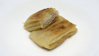 Kızarmış et kek ton beyaz arka plan