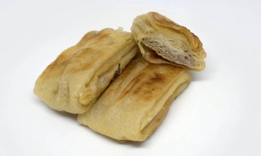 Kızarmış et kek ton beyaz arka plan