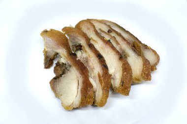 Kızarmış pettitoes beyaz zemin üzerine tuz ile