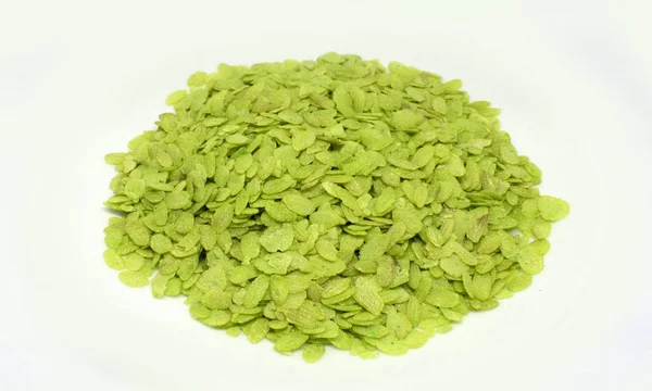 Flocos Arroz Verde Sobre Fundo Branco — Fotografia de Stock