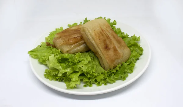 Torta Carne Fritta Tonalità Sfondo Bianco — Foto Stock