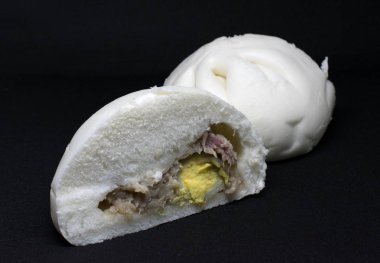 Siyah arka plan üzerine et Baozi