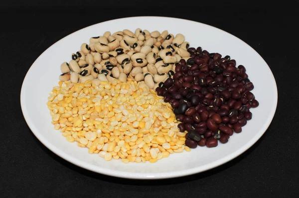 Guisantes Ojos Negros Frijol Azuki Dal Moong Amarillo Sobre Fondo — Foto de Stock