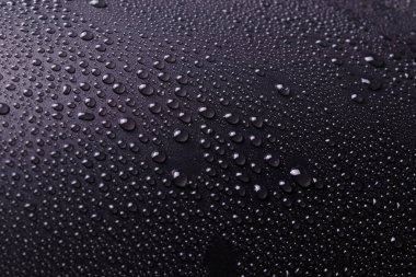 beyaz ışık ve eşit püskürtülür dro ile koyu gri arka plan