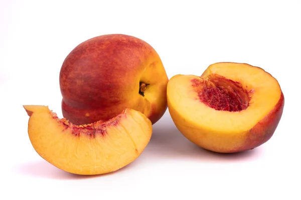 A set of cutted in pieces nectarinea and one whole nectarine lay — Stock Photo, Image