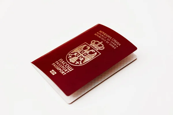 Nieuw Biometrische Servische Paspoort Geïsoleerd Witte Achtergrond — Stockfoto