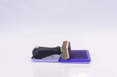 mavi mürekkep izole beyaz arka plan office iş aracı üzerinde numara damgası 