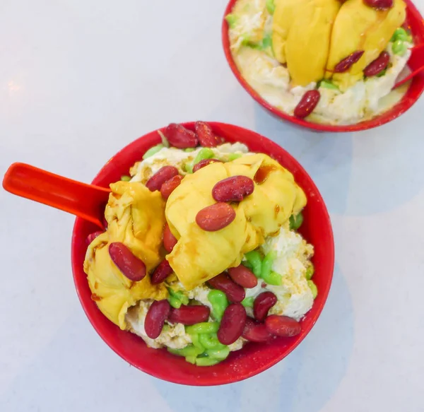 Meyve Kralı şimdi buzlu soğutmalı cendol tatlı ile gelir olarak biliyorum. Musang Kral Durian Cendol buzlu. Made in Heaven, ince kesilmiş buz ve dondurma her kuruşuna ile birleştiğinde bir tat