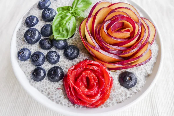 Blütenkreationen Mit Verschiedenen Früchten Geschnitzte Blumen Vollblütige Lebensechte Blüten Mit — Stockfoto